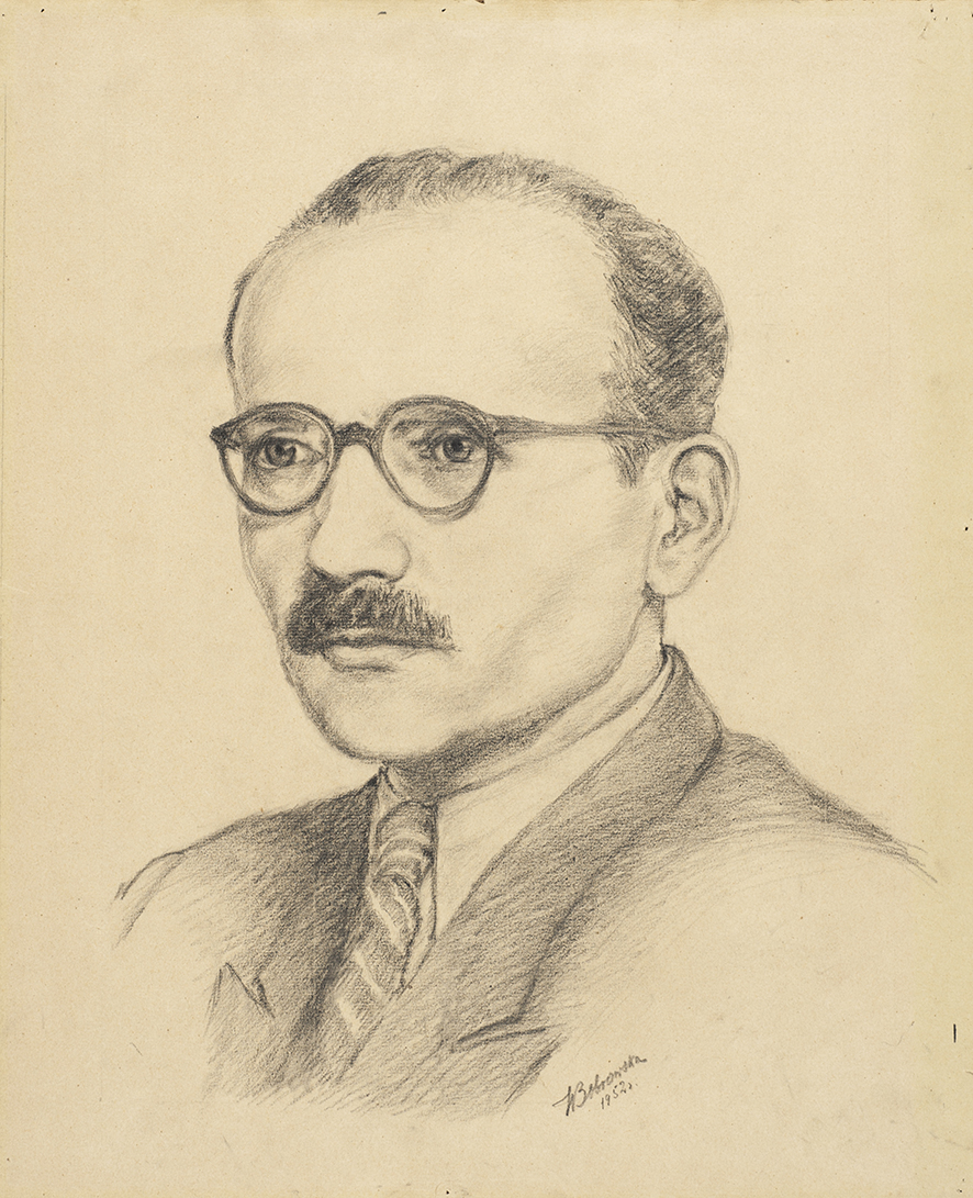 2. Wanda Bobrowska, Portret gen. „Witolda” Jóźwiaka, 1952, ołówek, papier, wymiary 46,5 x 36 cm; nr inw. MPK/SW/1397 Rysunek ołówkiem na papierze, wykonany przez Wandę Bobrowską. Przedstawia Franciszka Jóźwiaka, pseudonim Witold, polskiego działacza komunistycznego. Popiersie mężczyzny w średnim wieku. Na twarzy ma okrągłe małe okulary w ciemnych i cienkich oprawkach. Twarz okrągła, z włosami sczesanymi ku górze. Nos szeroki, usta podkreślone charakterystycznymi małymi wąsikami. Ubrany w marynarkę, pod którą widoczna koszula i krawat. W prawym dolnym narożniku widoczna sygnatura: „W Bobrowska 1952”.